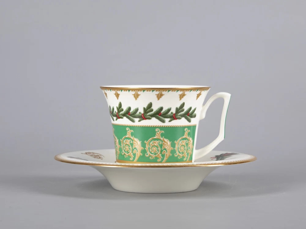 Чашка с блюдцем чайная 210 мл форма Юлия рисунок Еловые веточки арт. 81.30700.00.1
