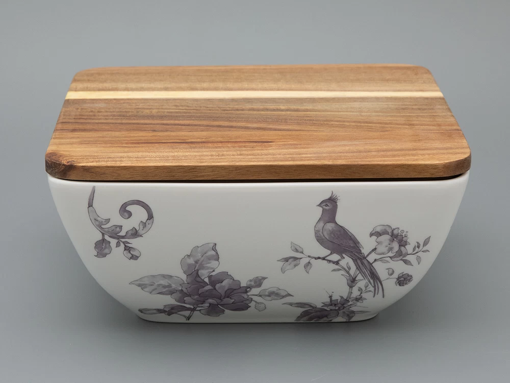 Салатник большого размера с деревянной крышкой форма Стандартная, рисунок Monplaisir Violet (Монплезир Виолет) в упаковке арт 42.00063.00.1