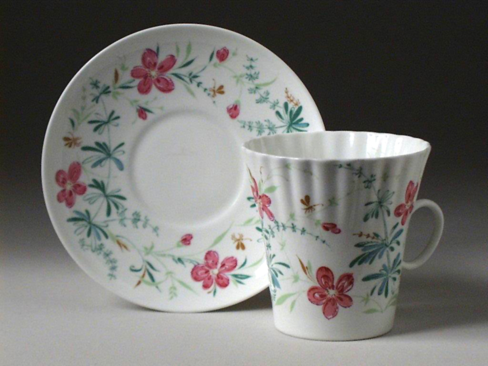 Чашка с блюдцем кофейная  175 мл., форма Одуванчик, рисунок Комарики с отводкой, артикул 81.13744.00.1