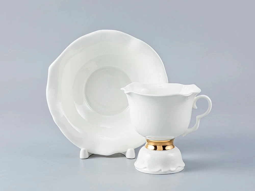 Чашка с блюдцем чайная 200 мл форма Белый цветок рисунок Золотая лента арт. 81.15467.00.1