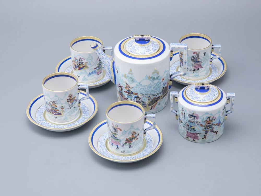 Сервиз чайный форма Гербовая рисунок Зимние забавы, 4 персоны 10 предметов арт. 81.20899.00.1