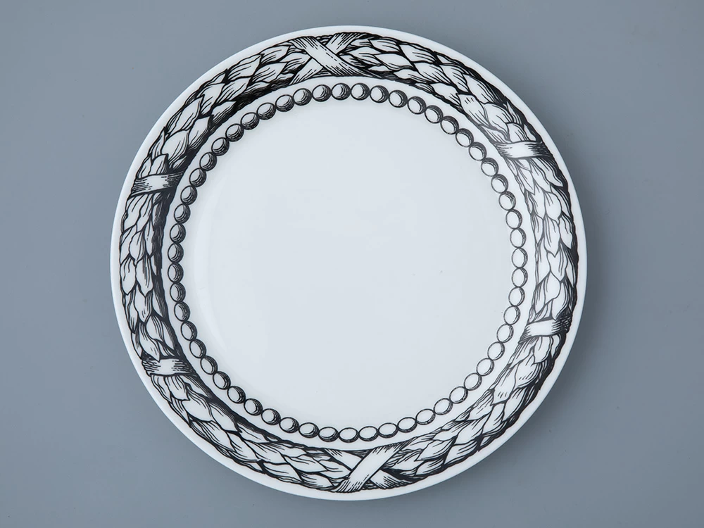 Императорский фарфоровый завод Тарелка плоская 220 мм форма Юлиана рисунок Сысоев. Волшебный сад III арт. 80.44103.00.1